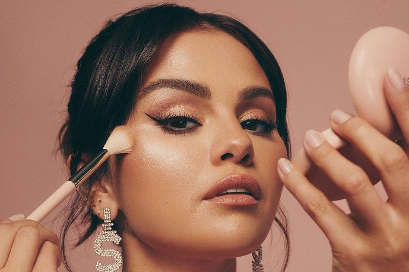 Sua linha própria de cosméticos: Exclusividade para valorizar a sua marca Selena Gomes